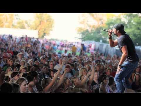 Country Girl (Shake It For Me) - Official Live Video